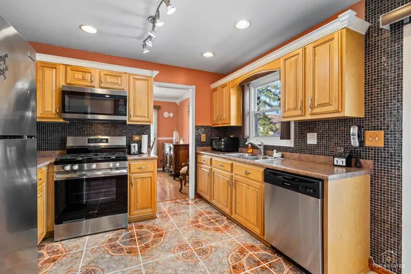 $445,000 | 176 Appleby Drive, Glendale Heights, IL 60139