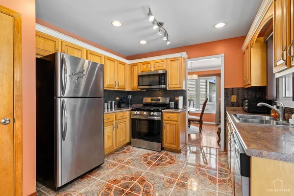 $445,000 | 176 Appleby Drive, Glendale Heights, IL 60139