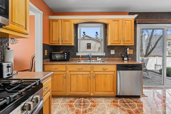 $445,000 | 176 Appleby Drive, Glendale Heights, IL 60139