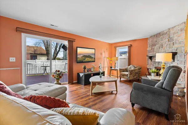 $445,000 | 176 Appleby Drive, Glendale Heights, IL 60139