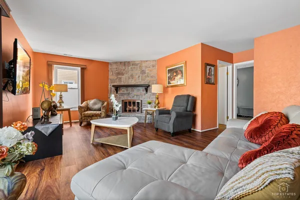 $445,000 | 176 Appleby Drive, Glendale Heights, IL 60139