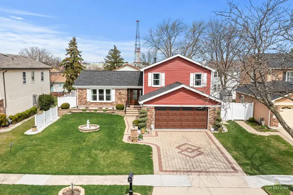 $445,000 | 176 Appleby Drive, Glendale Heights, IL 60139