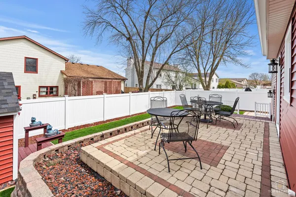 $445,000 | 176 Appleby Drive, Glendale Heights, IL 60139