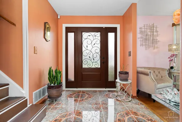 $445,000 | 176 Appleby Drive, Glendale Heights, IL 60139