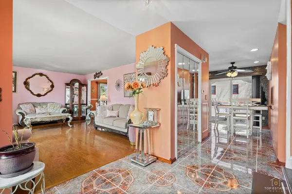 $445,000 | 176 Appleby Drive, Glendale Heights, IL 60139