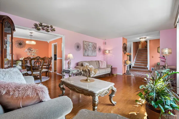$445,000 | 176 Appleby Drive, Glendale Heights, IL 60139