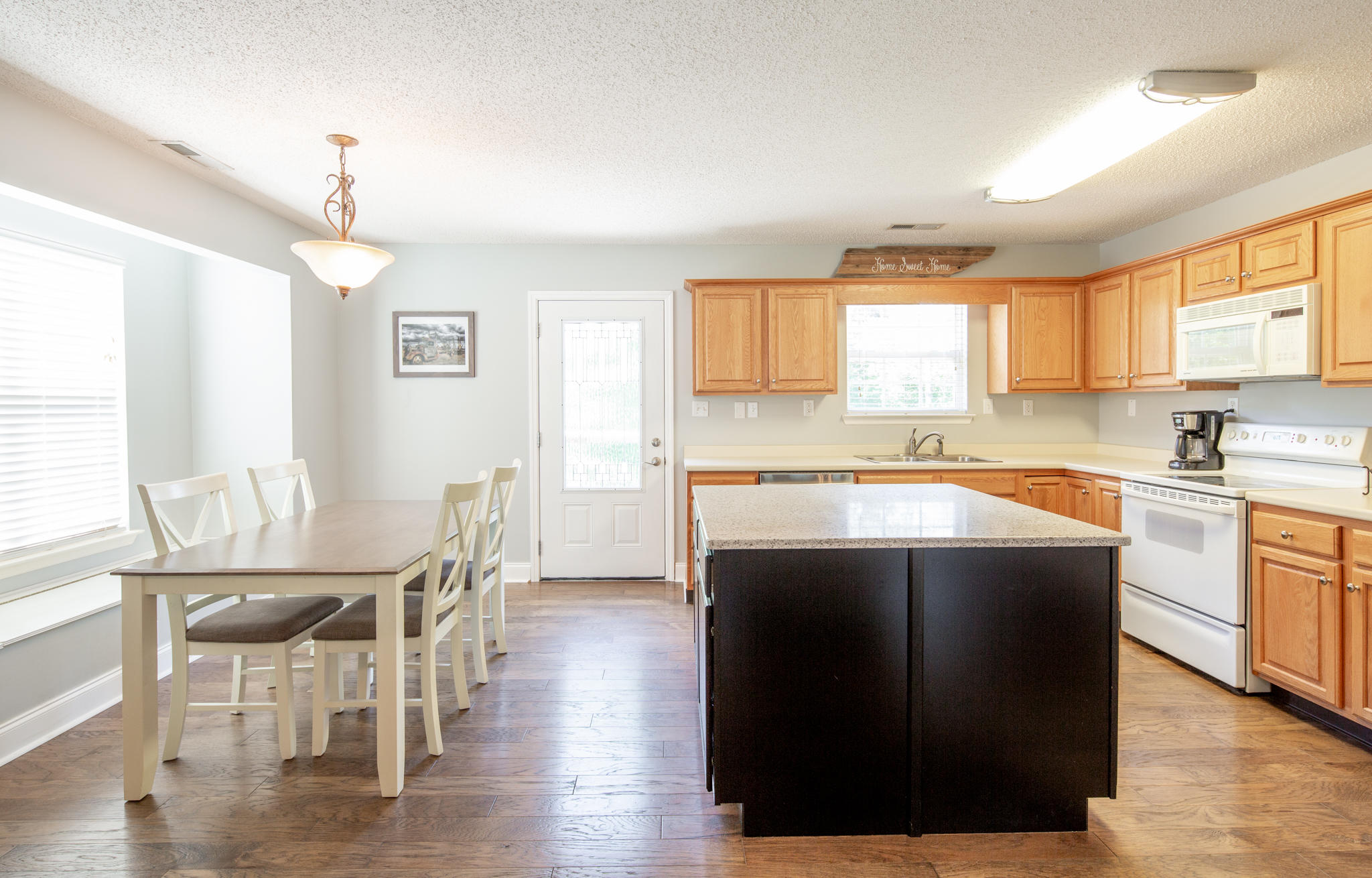 10390 Fielding Road Ooltewah, TN 37363 - Photo 8 of 23 Kitchen