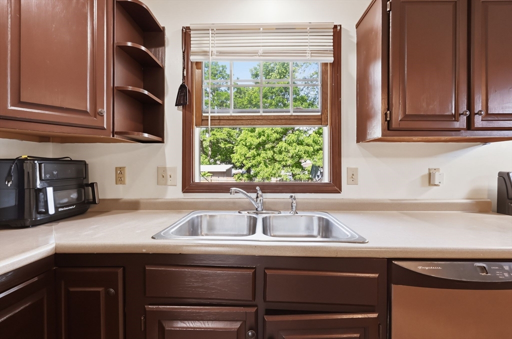 164 Arnold Avenue Springfield, MA 01119 - Photo 15 of 42