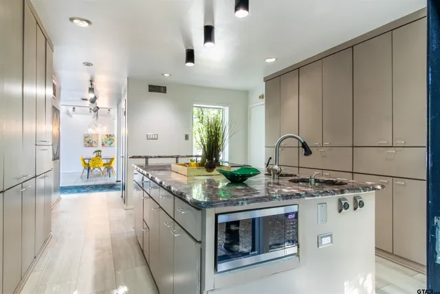 $319,900 | 520 East Lake Street, Tyler, TX 75701