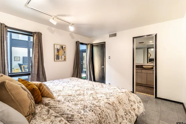 $319,900 | 520 East Lake Street, Tyler, TX 75701