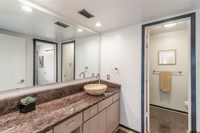 $319,900 | 520 East Lake Street, Tyler, TX 75701