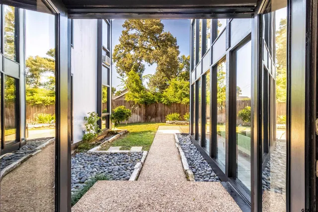 $319,900 | 520 East Lake Street, Tyler, TX 75701