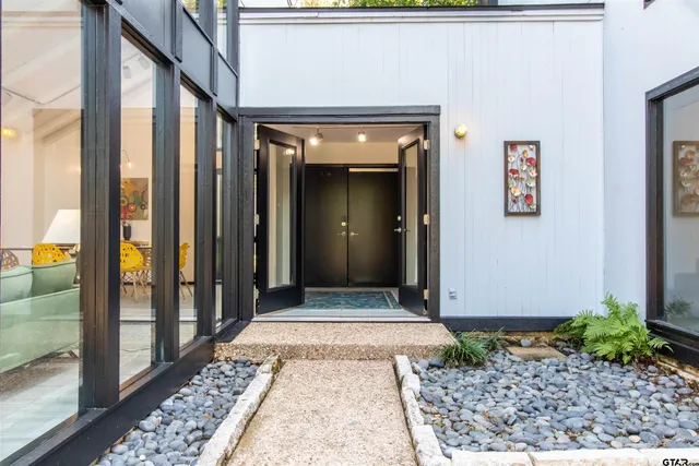 $319,900 | 520 East Lake Street, Tyler, TX 75701