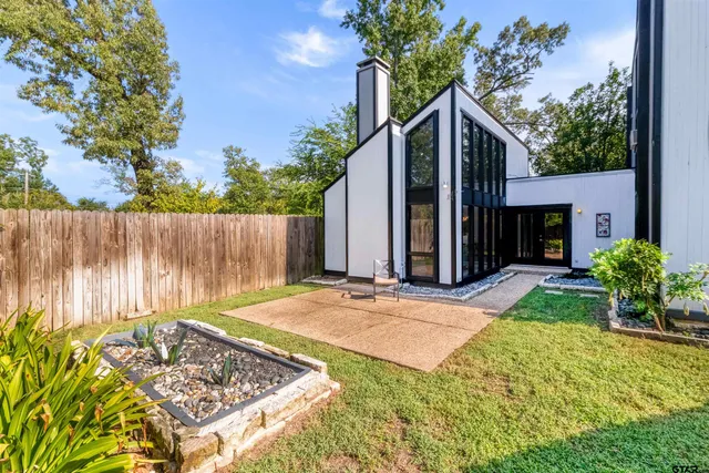 $319,900 | 520 East Lake Street, Tyler, TX 75701