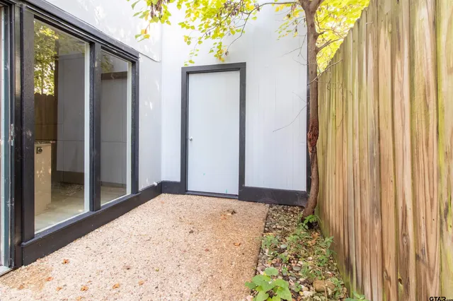 $319,900 | 520 East Lake Street, Tyler, TX 75701