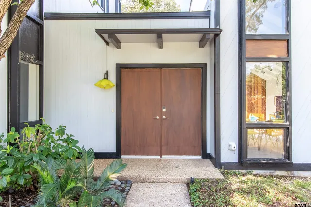 $319,900 | 520 East Lake Street, Tyler, TX 75701