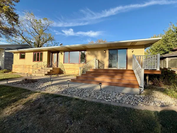 $289,900 | 146 West Washington Avenue, Alden, MN 56009