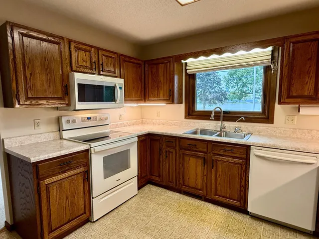 $289,900 | 146 West Washington Avenue, Alden, MN 56009