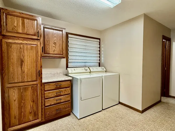 $289,900 | 146 West Washington Avenue, Alden, MN 56009