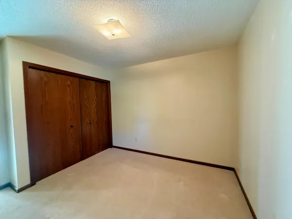 $289,900 | 146 West Washington Avenue, Alden, MN 56009