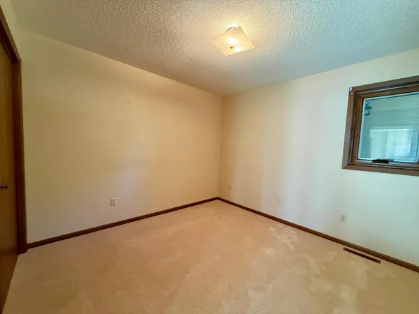 $289,900 | 146 West Washington Avenue, Alden, MN 56009