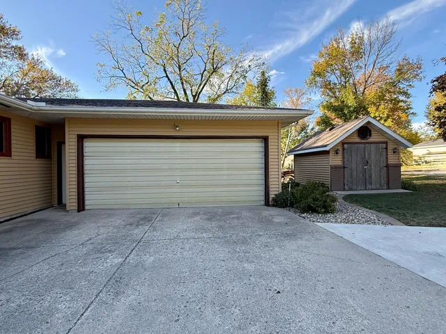 $289,900 | 146 West Washington Avenue, Alden, MN 56009