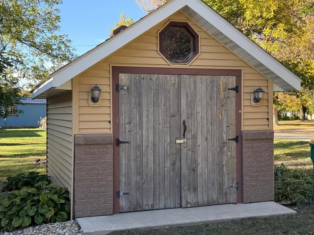 $289,900 | 146 West Washington Avenue, Alden, MN 56009