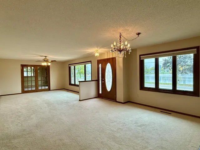 $289,900 | 146 West Washington Avenue, Alden, MN 56009