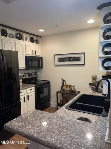 $2,300 | 1282 Beach Boulevard, Unit 106, Biloxi, MS 39530