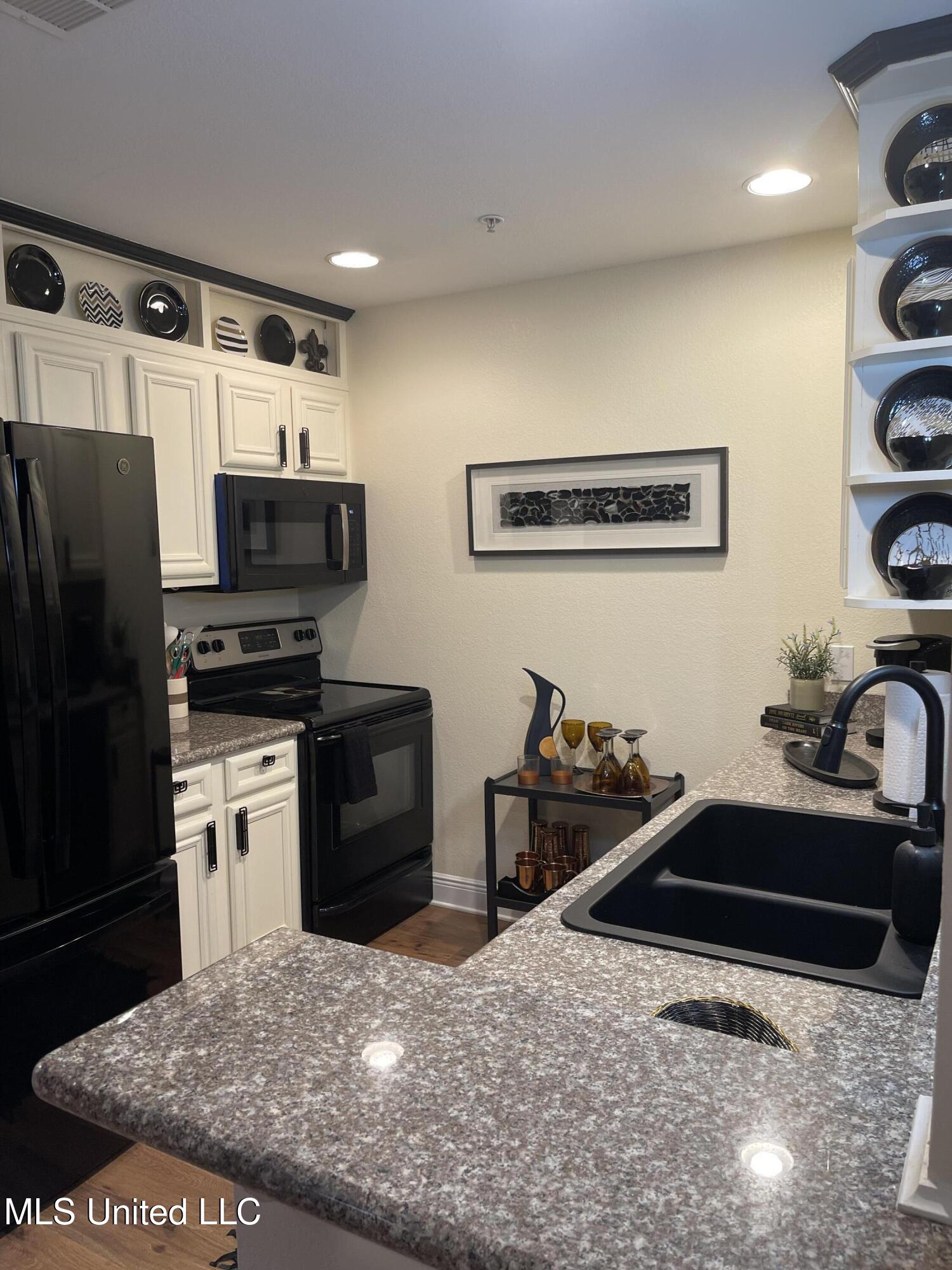 1282 Beach Boulevard, Unit 106 Biloxi, MS 39530 - Photo 15 of 28 IMG_6817