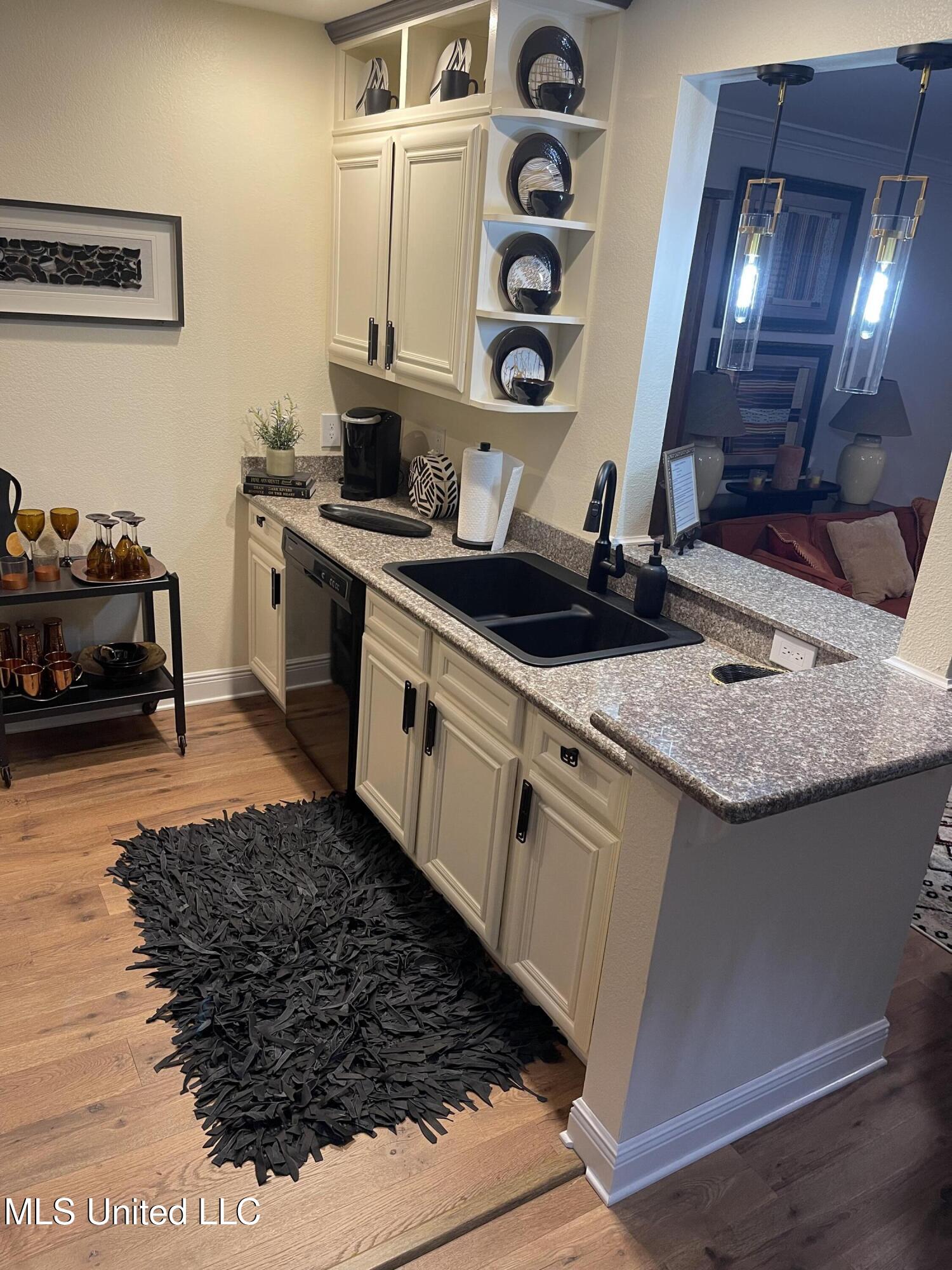 1282 Beach Boulevard, Unit 106 Biloxi, MS 39530 - Photo 18 of 28 IMG_6811