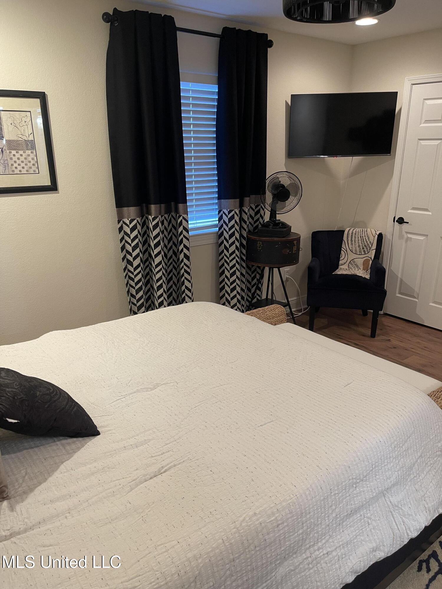 1282 Beach Boulevard, Unit 106 Biloxi, MS 39530 - Photo 10 of 28 IMG_6824