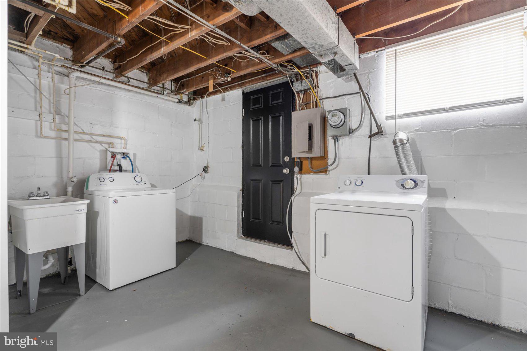 4107 Rokeby Road Baltimore, MD 21229 - Photo 19 of 35 Washer/dryer