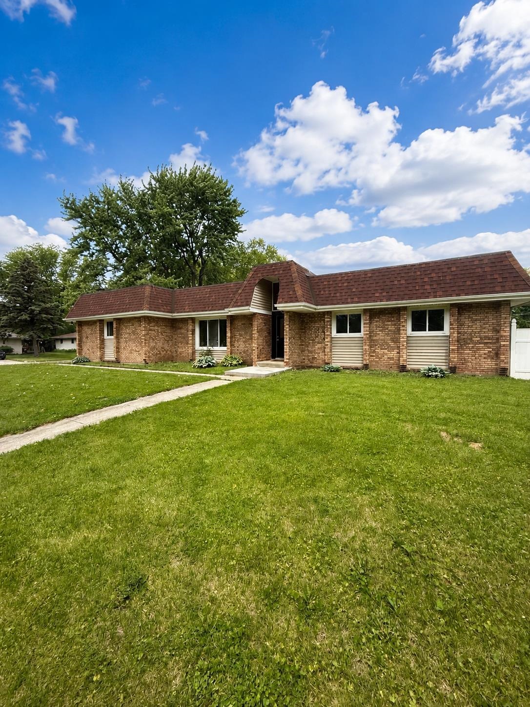 5412 Regency Way Rockford, IL 61114 - Photo 1 of 31