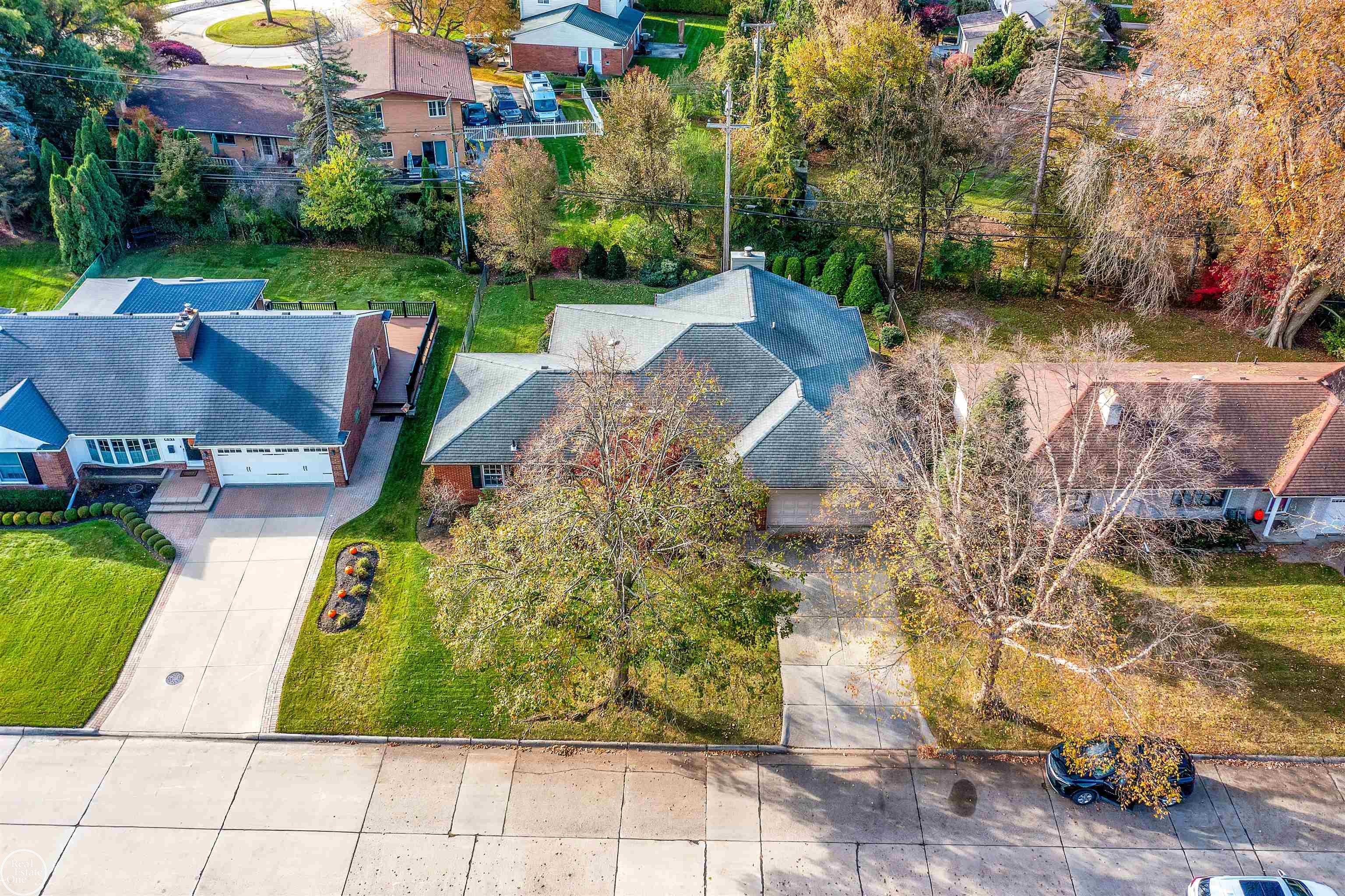 861 Shoreham Road Grosse Pointe, MI 48236 - Photo 47 of 53 50127110-46.JPG