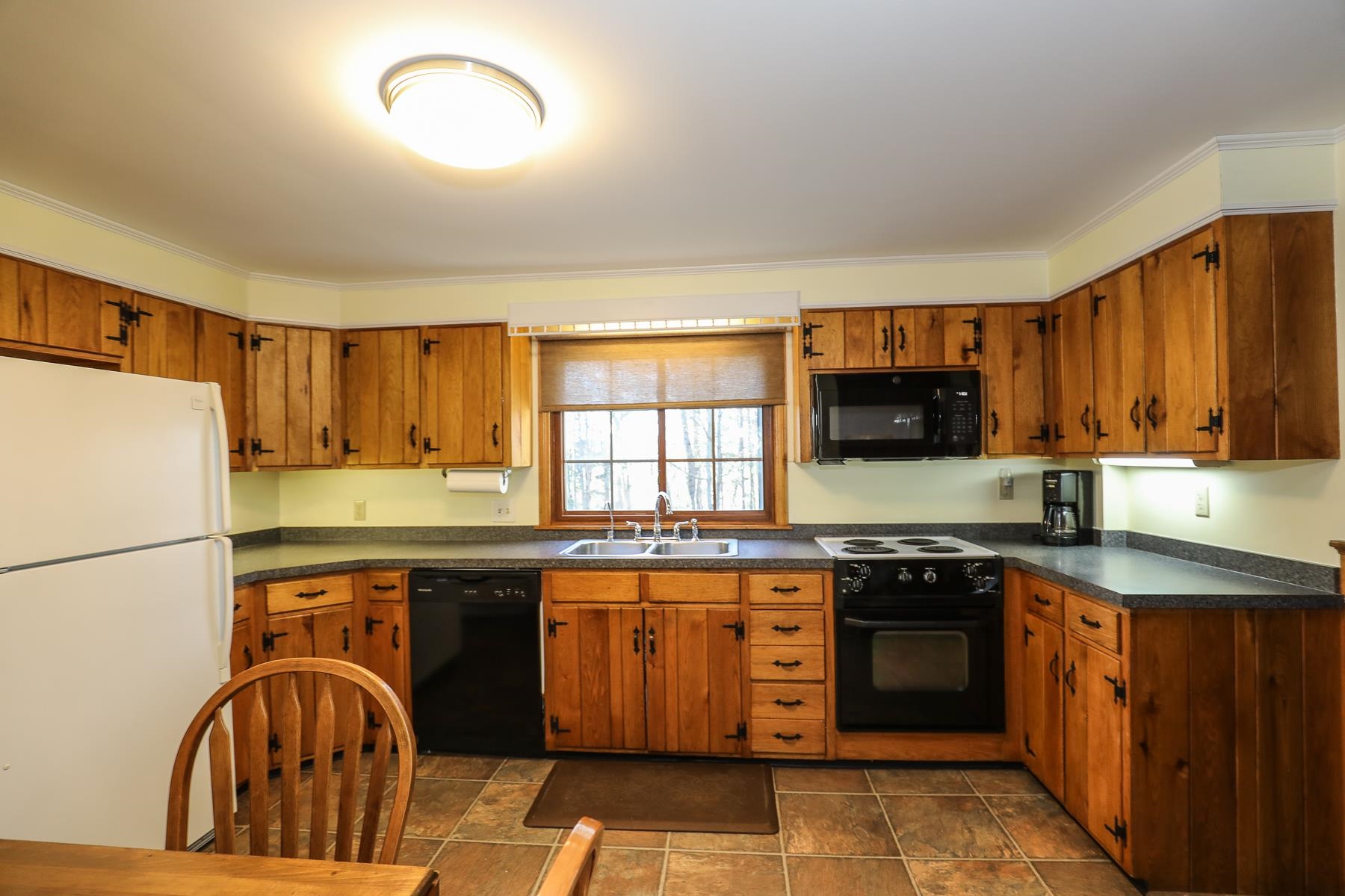 484 Woodlawn Ridge Road Pembroke, NH 03275 - Photo 14 of 34