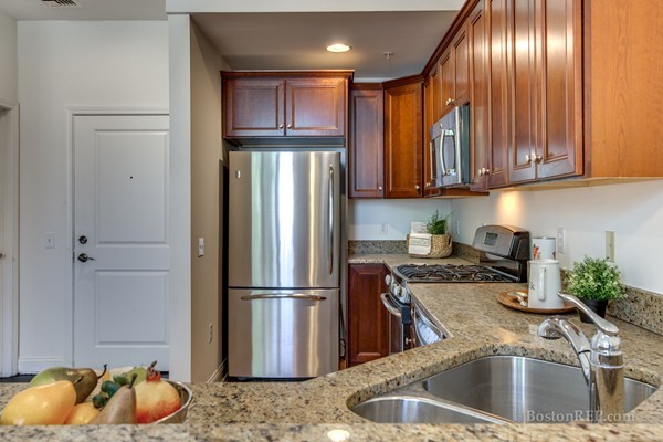 45 Rantoul Street, Unit 203 Beverly, MA 01915 - Photo 8 of 23 Gallery Image 8
