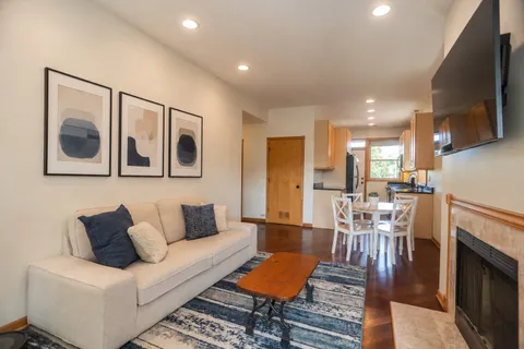 $350,000 | 6151 North Glenwood Avenue, Unit 205, Chicago, IL 60660