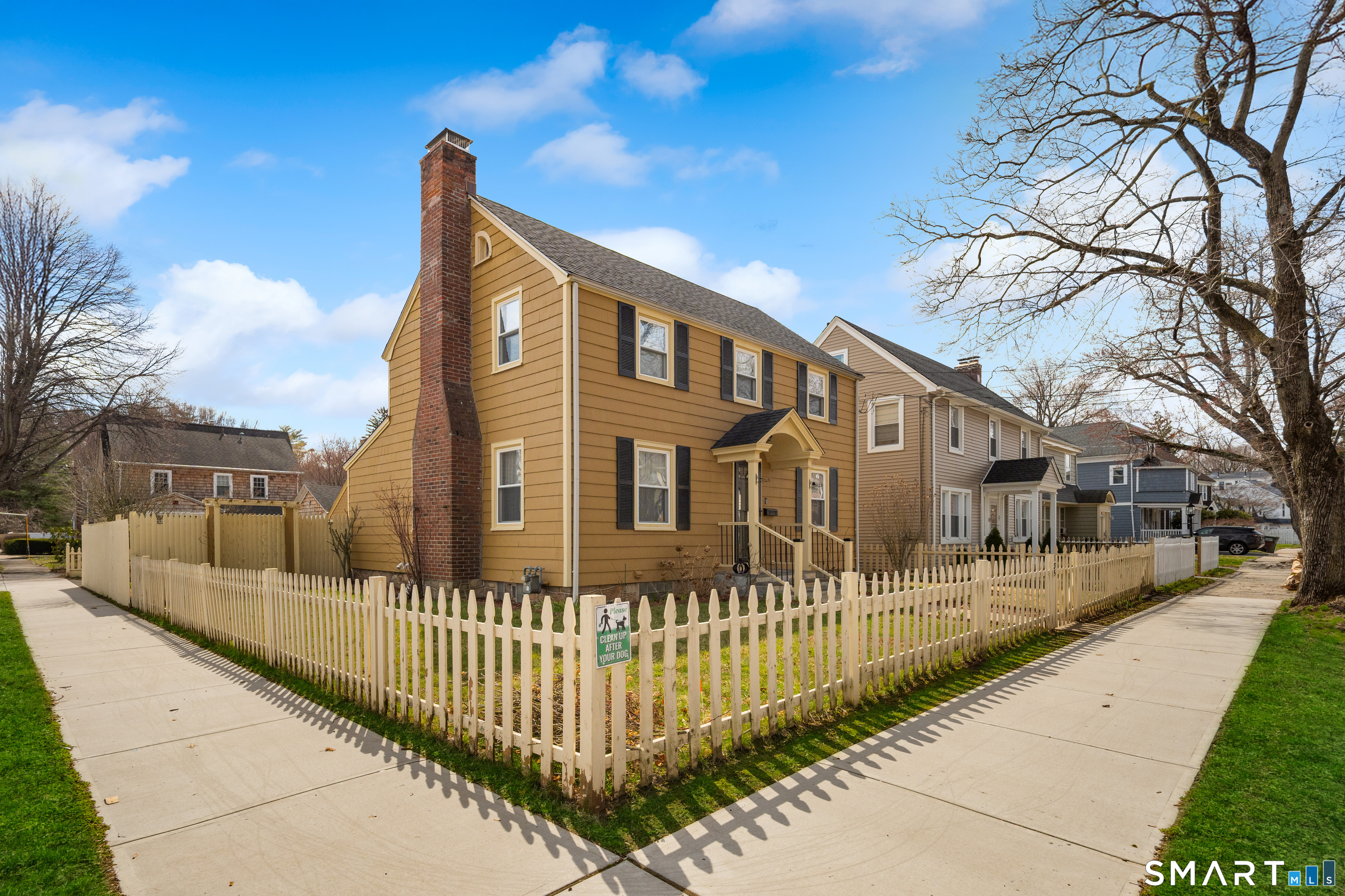 135 Laurel Place Bridgeport, CT 06604 - Photo 3 of 35 a front view of a house with a garden