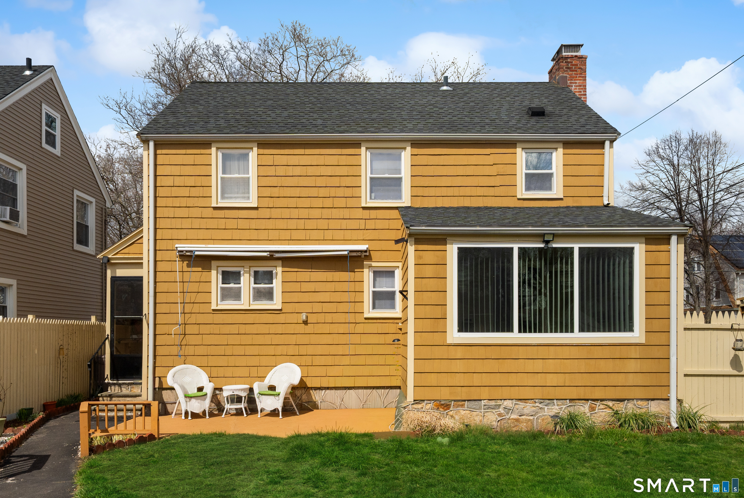 135 Laurel Place Bridgeport, CT 06604 - Photo 7 of 35 a front view of a house with garden
