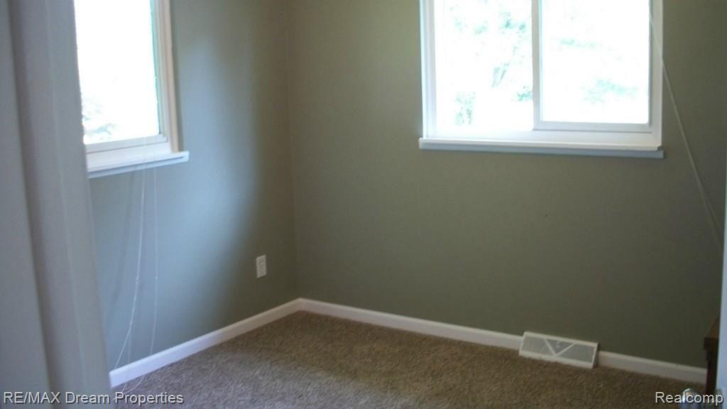 61724 Rambling Way South Lyon, MI 48178 - Photo 22 of 29 100_2945.jpg