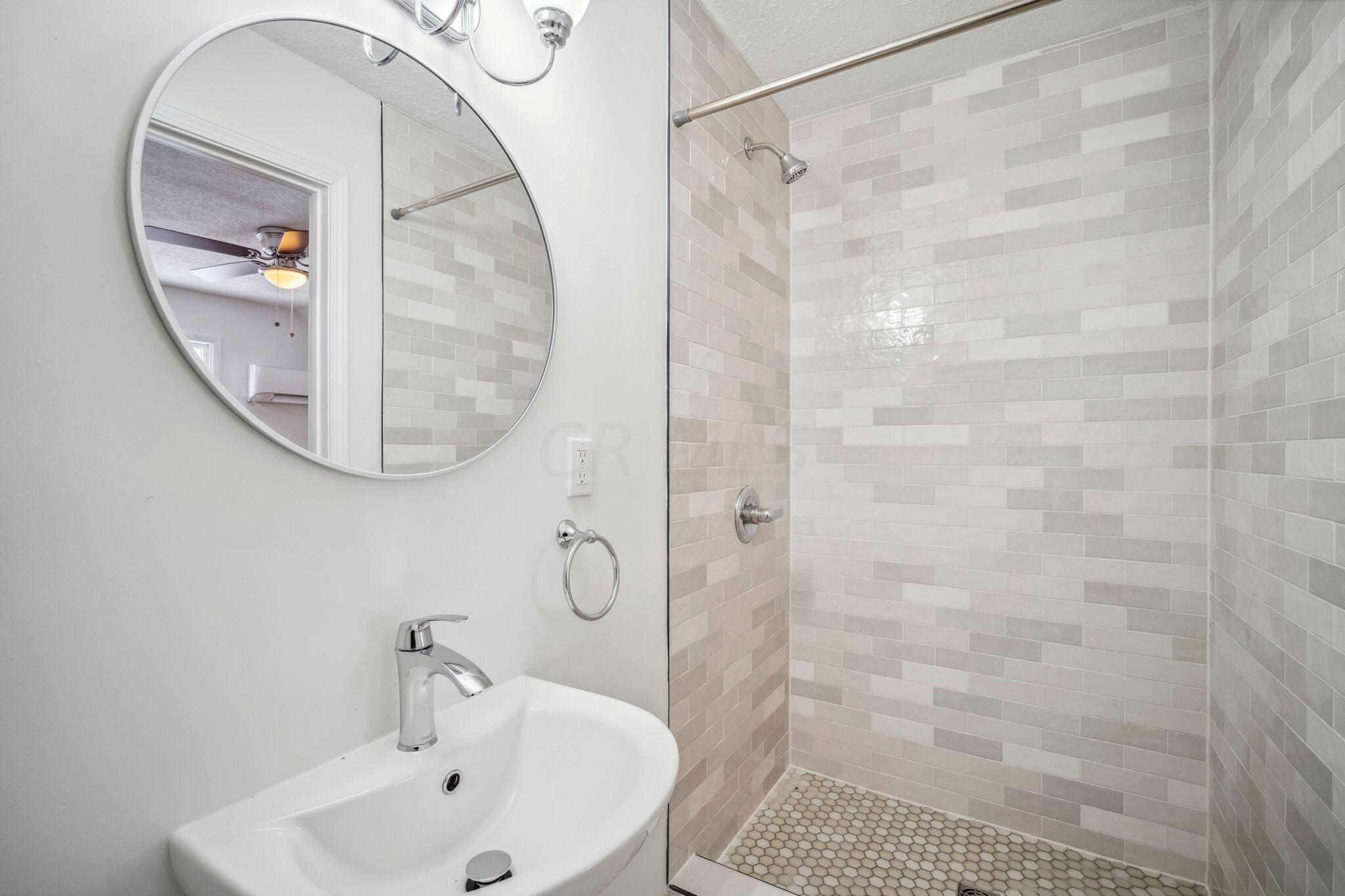 12420 Techniglas Road Newark, OH 43055 - Photo 62 of 72 Mother-in-Law Suite Full Bathroom
