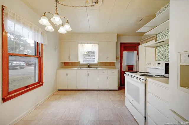 $295,000 | 309 8th Street, Blanco, TX 78606