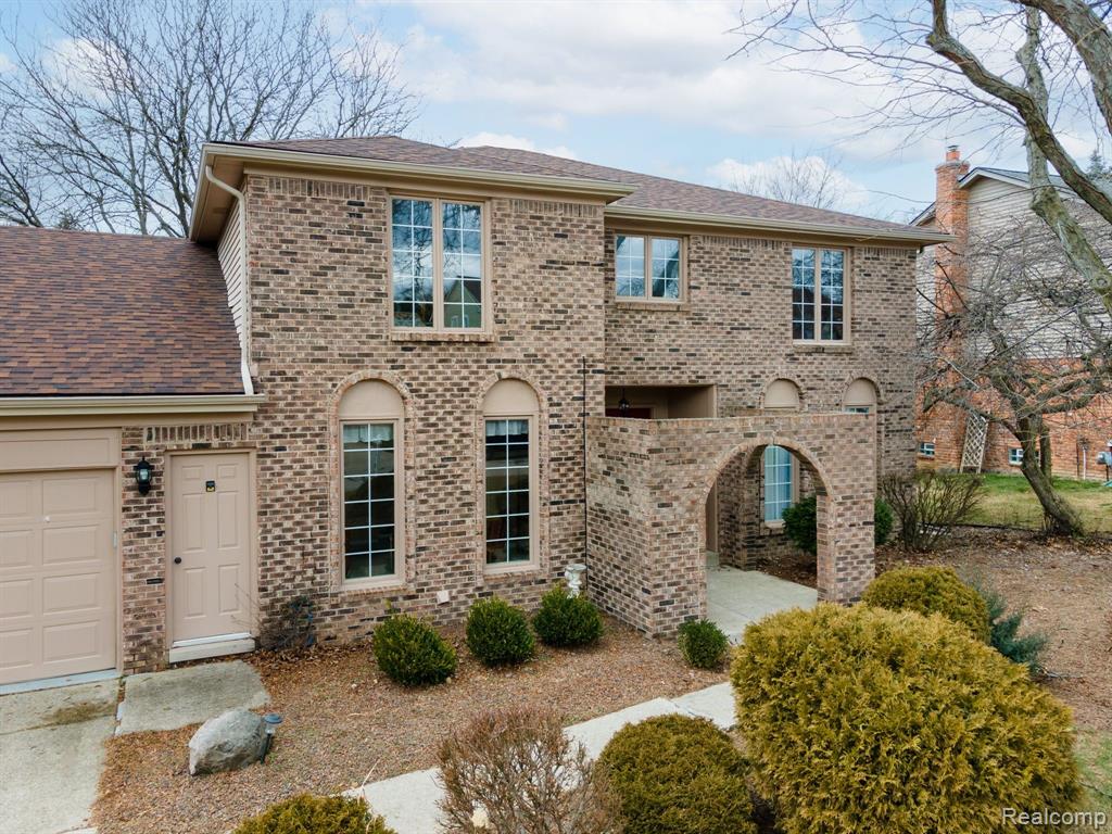 357 Powderhorn Ridge Court Rochester Hills, MI 48309 - Photo 4 of 42