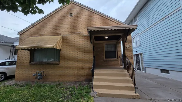 $1,400 | 17 Suffolk Street, Buffalo, NY 14215