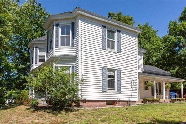 526 Mammoth Road Londonderry, NH 03053 - Photo 6 of 40