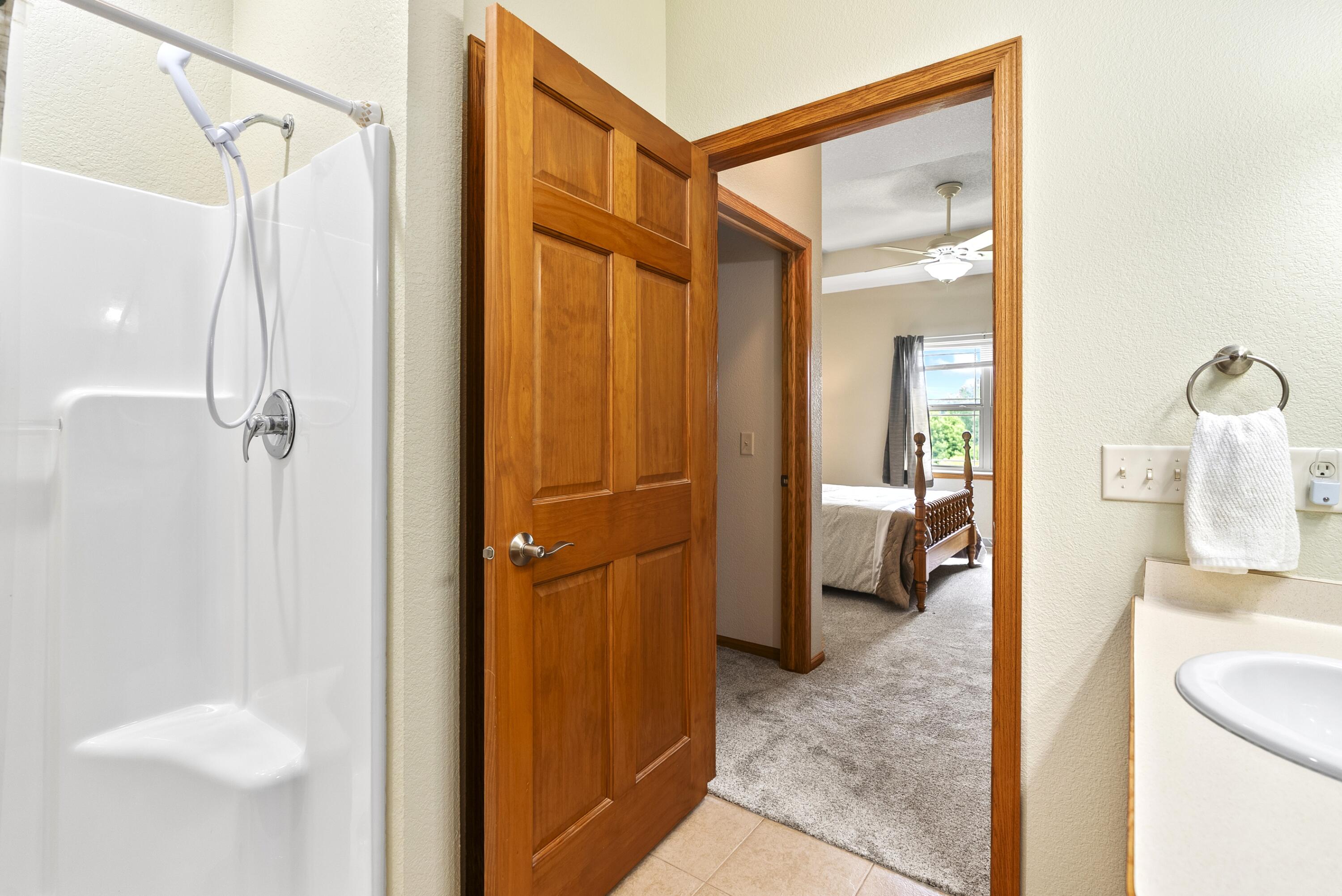 113 Community Drive Fall River, WI 53932 - Photo 21 of 40 Primary Bath