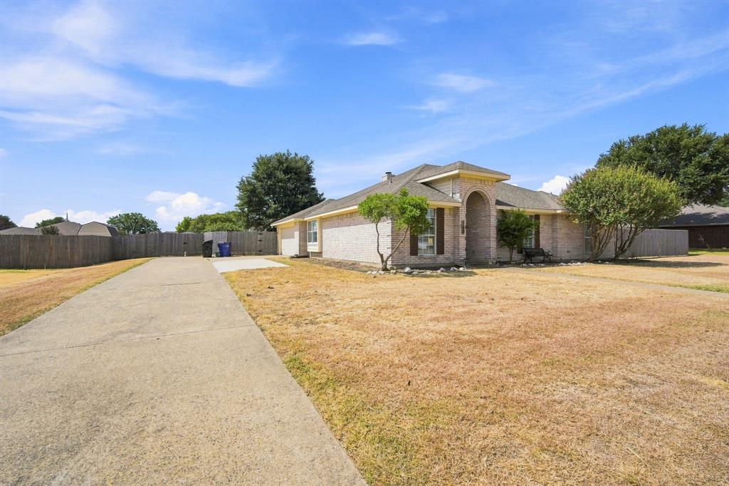 760 South Ridge Drive Midlothian, TX 76065 - Photo 5 of 35 Gallery Image 5