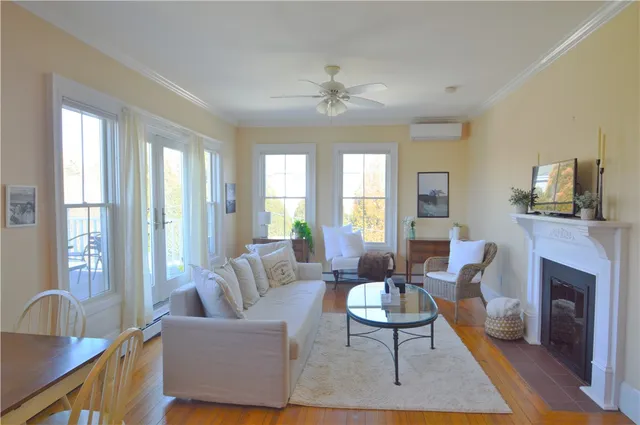 $2,300 | 398 Wolcott Avenue, Unit 4, Middletown, RI 02842