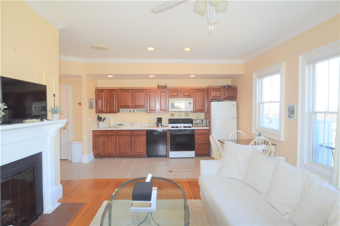 398 Wolcott Avenue, Unit 4 Middletown, RI 02842 - Photo 15 of 25